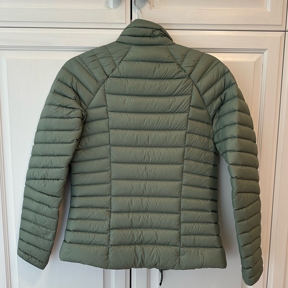 Patagonia Women’s Down Sweater Jacket - Picture 2 of 8